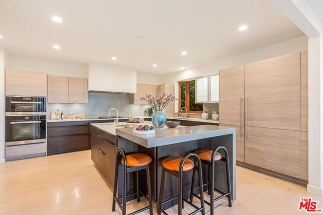 2232 Stradella Road, Los Angeles, CA 90077