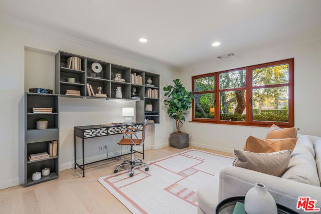 2232 Stradella Road, Los Angeles, CA 90077