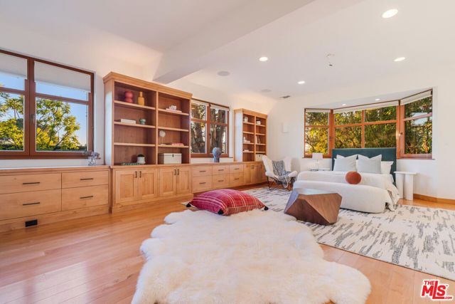 2232 Stradella Road, Los Angeles, CA 90077