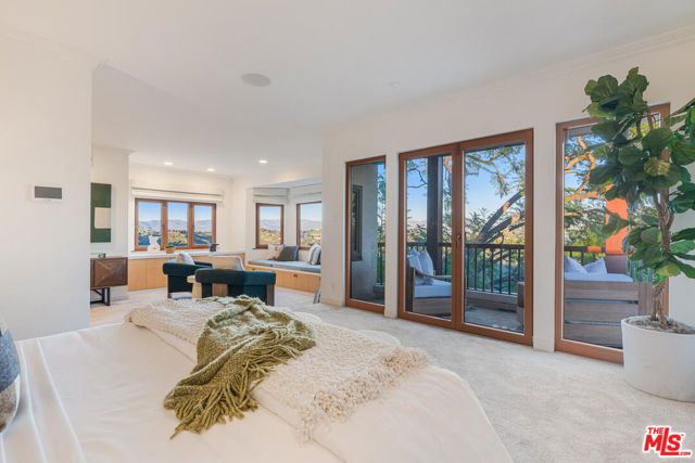 2232 Stradella Road, Los Angeles, CA 90077