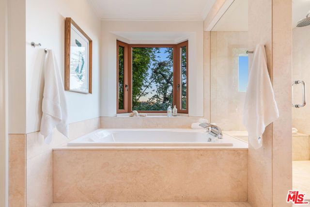 2232 Stradella Road, Los Angeles, CA 90077