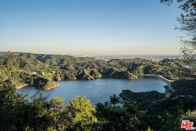 2232 Stradella Road, Los Angeles, CA 90077