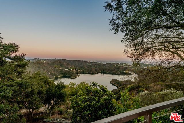 2232 Stradella Road, Los Angeles, CA 90077