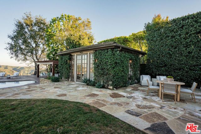 2232 Stradella Road, Los Angeles, CA 90077