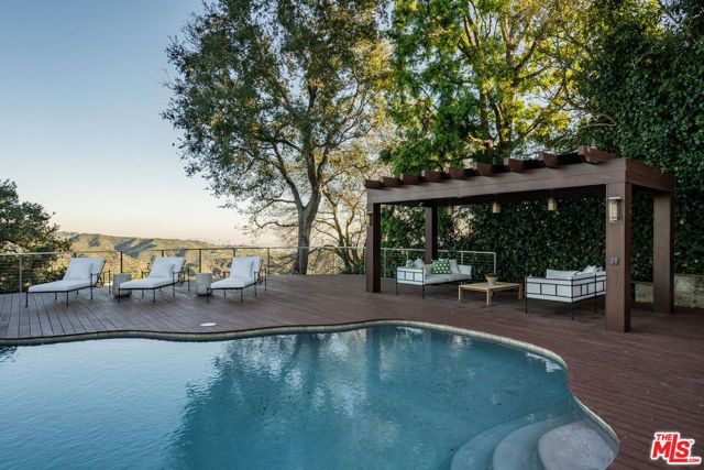 2232 Stradella Road, Los Angeles, CA 90077