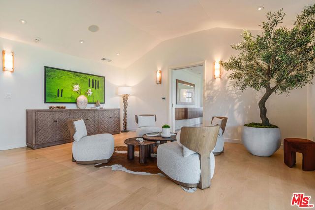 2232 Stradella Road, Los Angeles, CA 90077