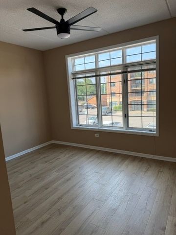 105 W Saint Charles Road 201, Lombard, IL 60148