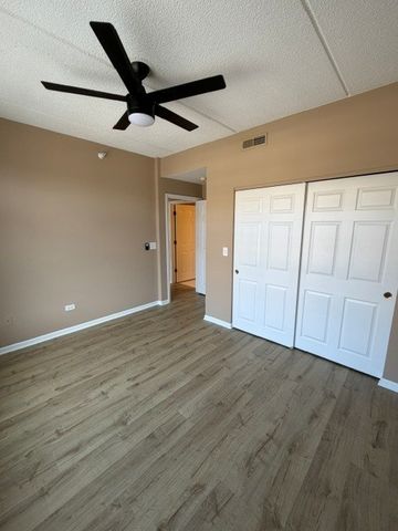105 W Saint Charles Road 201, Lombard, IL 60148