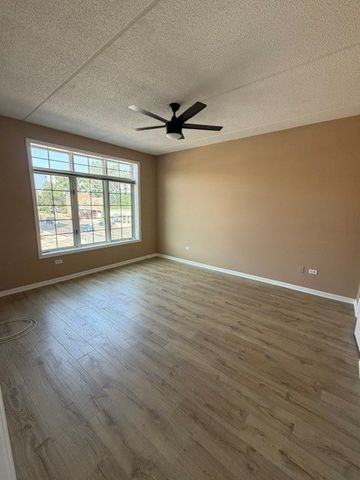 105 W Saint Charles Road 201, Lombard, IL 60148