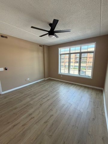 105 W Saint Charles Road 201, Lombard, IL 60148