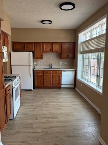 105 W Saint Charles Road 201, Lombard, IL 60148