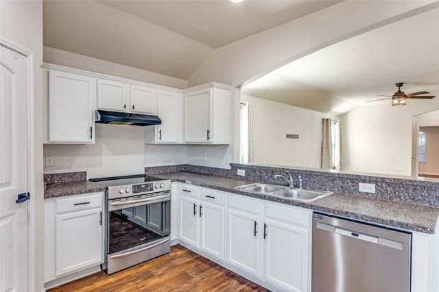 2252 Old Leonard Street, Fort Worth, TX 76119