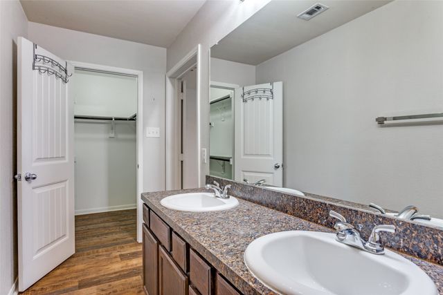 2252 Old Leonard Street, Fort Worth, TX 76119