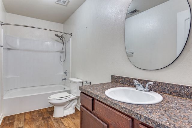 2252 Old Leonard Street, Fort Worth, TX 76119