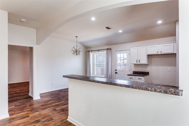 2252 Old Leonard Street, Fort Worth, TX 76119