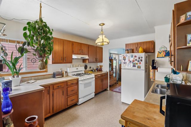 398 Pleasant View Drive, Des Moines, IA 50315