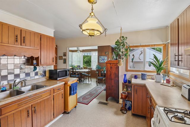 398 Pleasant View Drive, Des Moines, IA 50315