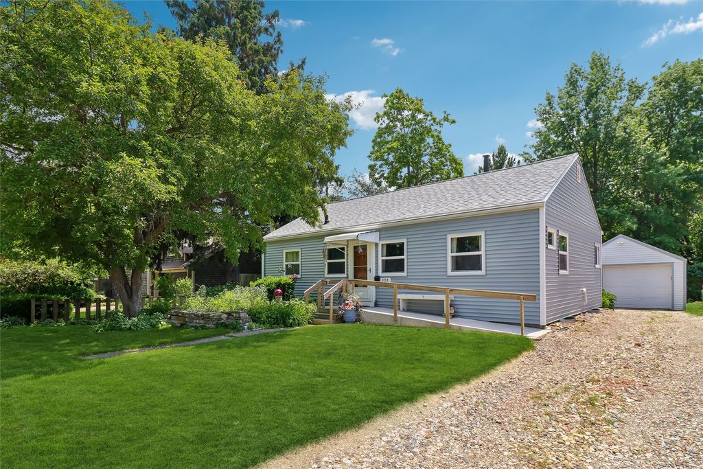 398 Pleasant View Drive, Des Moines, IA 50315