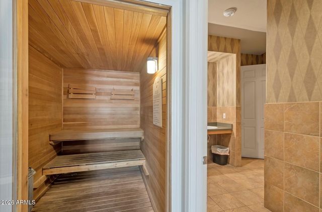 2929 W YORKSHIRE Drive 1085, Phoenix, AZ 85027