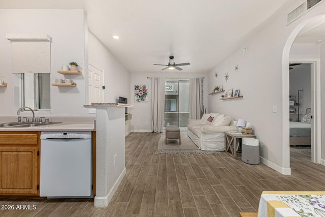 2929 W YORKSHIRE Drive 1085, Phoenix, AZ 85027