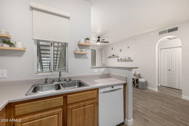 2929 W YORKSHIRE Drive 1085, Phoenix, AZ 85027