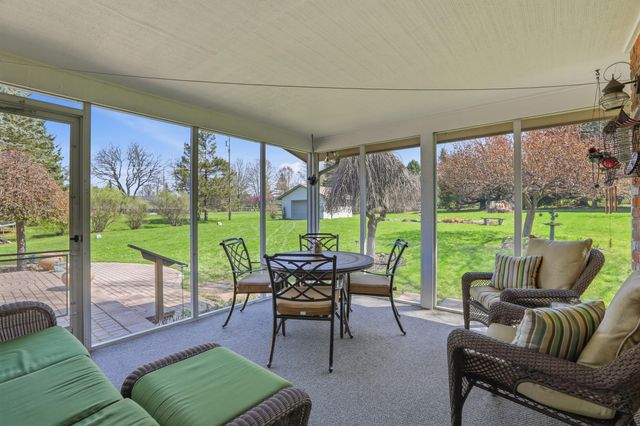 612 Dunross Drive, Milford Charter Twp, MI 48381