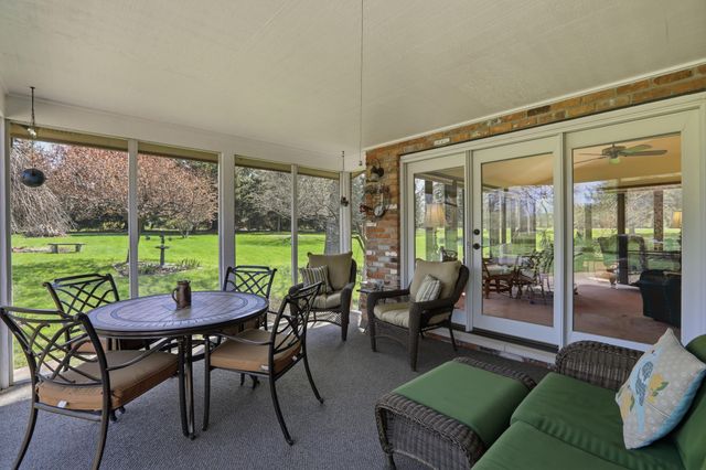 612 Dunross Drive, Milford Charter Twp, MI 48381