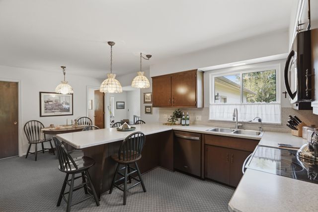 612 Dunross Drive, Milford Charter Twp, MI 48381