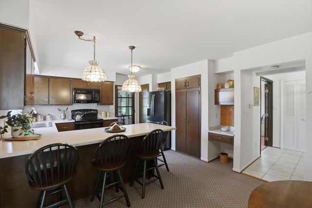 612 Dunross Drive, Milford Charter Twp, MI 48381
