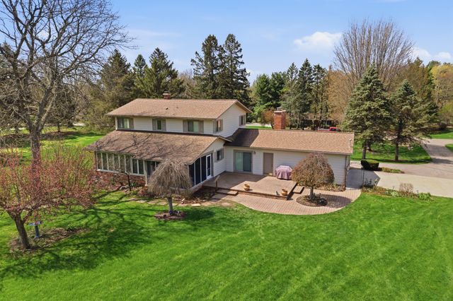 612 Dunross Drive, Milford Charter Twp, MI 48381