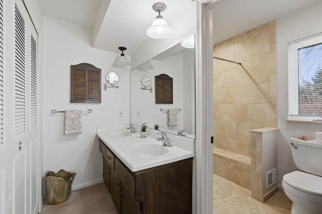 612 Dunross Drive, Milford Charter Twp, MI 48381