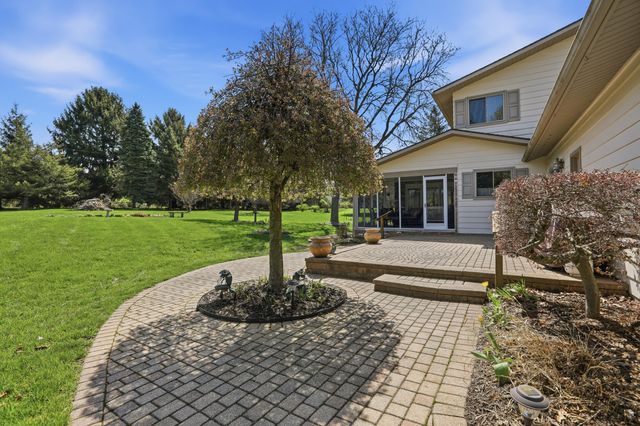 612 Dunross Drive, Milford Charter Twp, MI 48381