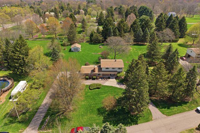 612 Dunross Drive, Milford Charter Twp, MI 48381