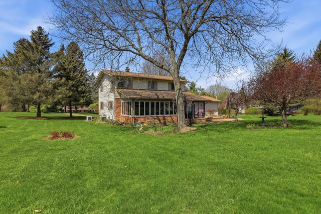 612 Dunross Drive, Milford Charter Twp, MI 48381