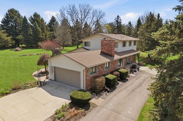 612 Dunross Drive, Milford Charter Twp, MI 48381