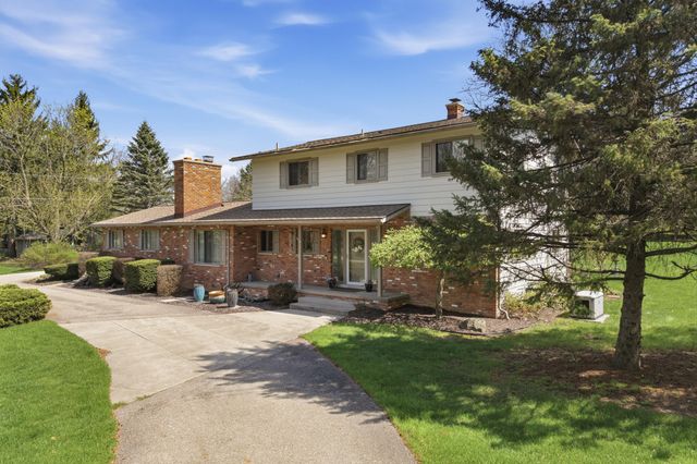 612 Dunross Drive, Milford Charter Twp, MI 48381