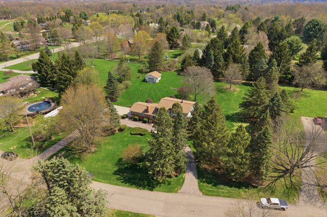 612 Dunross Drive, Milford Charter Twp, MI 48381