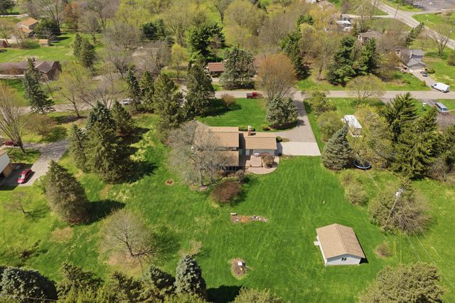 612 Dunross Drive, Milford Charter Twp, MI 48381