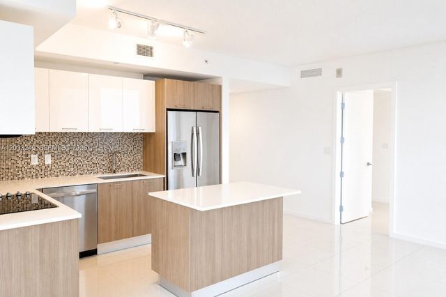 5300 Paseo Boulevard 1701, Doral, FL 33166