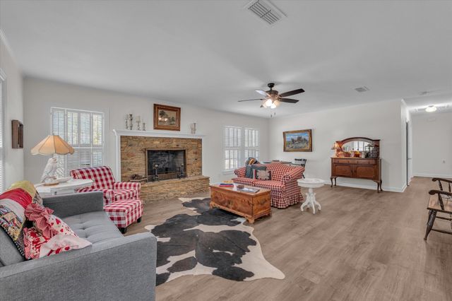 1002 W 3rd Street, Clifton, TX 76634