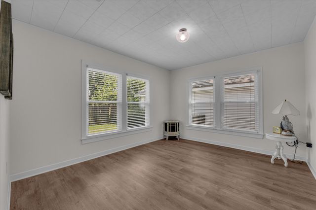 1002 W 3rd Street, Clifton, TX 76634