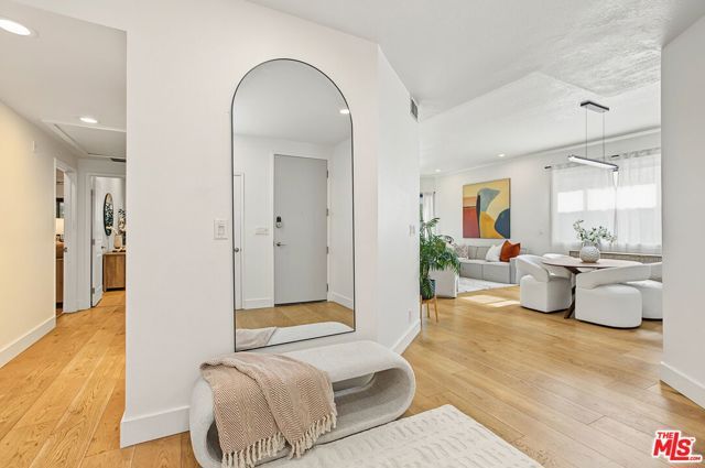 839 Larrabee Street 2, West Hollywood, CA 90069