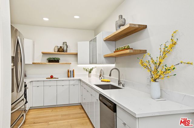 839 Larrabee Street 2, West Hollywood, CA 90069
