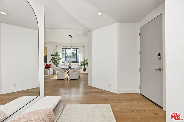 839 Larrabee Street 2, West Hollywood, CA 90069