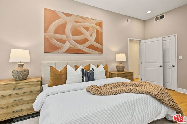 839 Larrabee Street 2, West Hollywood, CA 90069