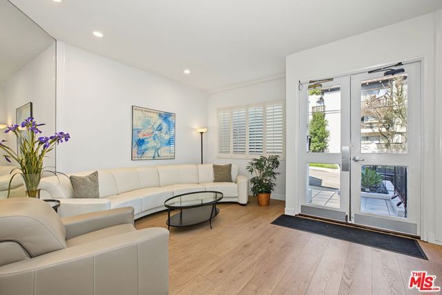 839 Larrabee Street 2, West Hollywood, CA 90069