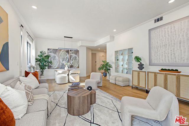 839 Larrabee Street 2, West Hollywood, CA 90069