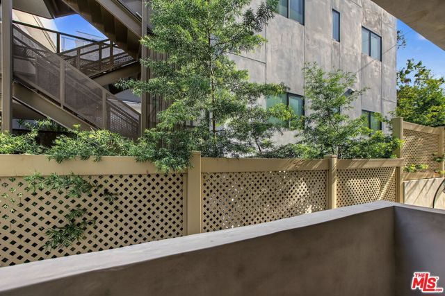 839 Larrabee Street 2, West Hollywood, CA 90069