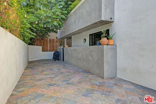 839 Larrabee Street 2, West Hollywood, CA 90069