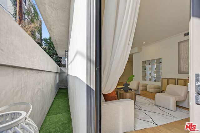 839 Larrabee Street 2, West Hollywood, CA 90069